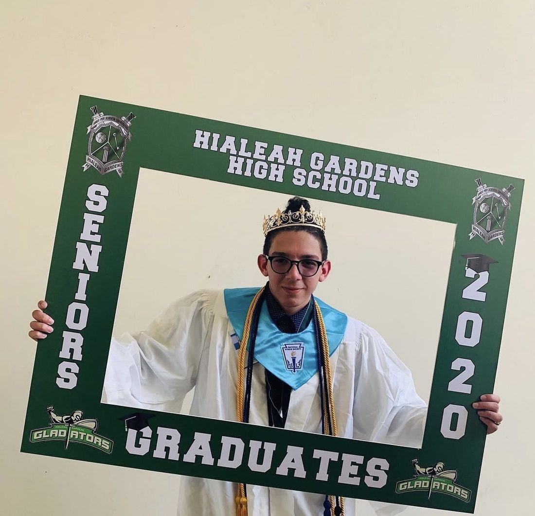 Luis Moros — graduación de secundaria (Hialeah Gardens, 2020)
